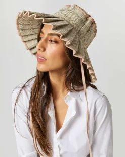 Maxi Capri Hat