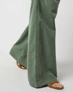 The Major Sneak Roller Jean