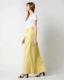 Wide-Leg Trouser